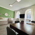 דירה Luva Homes Center, Free Private Parking